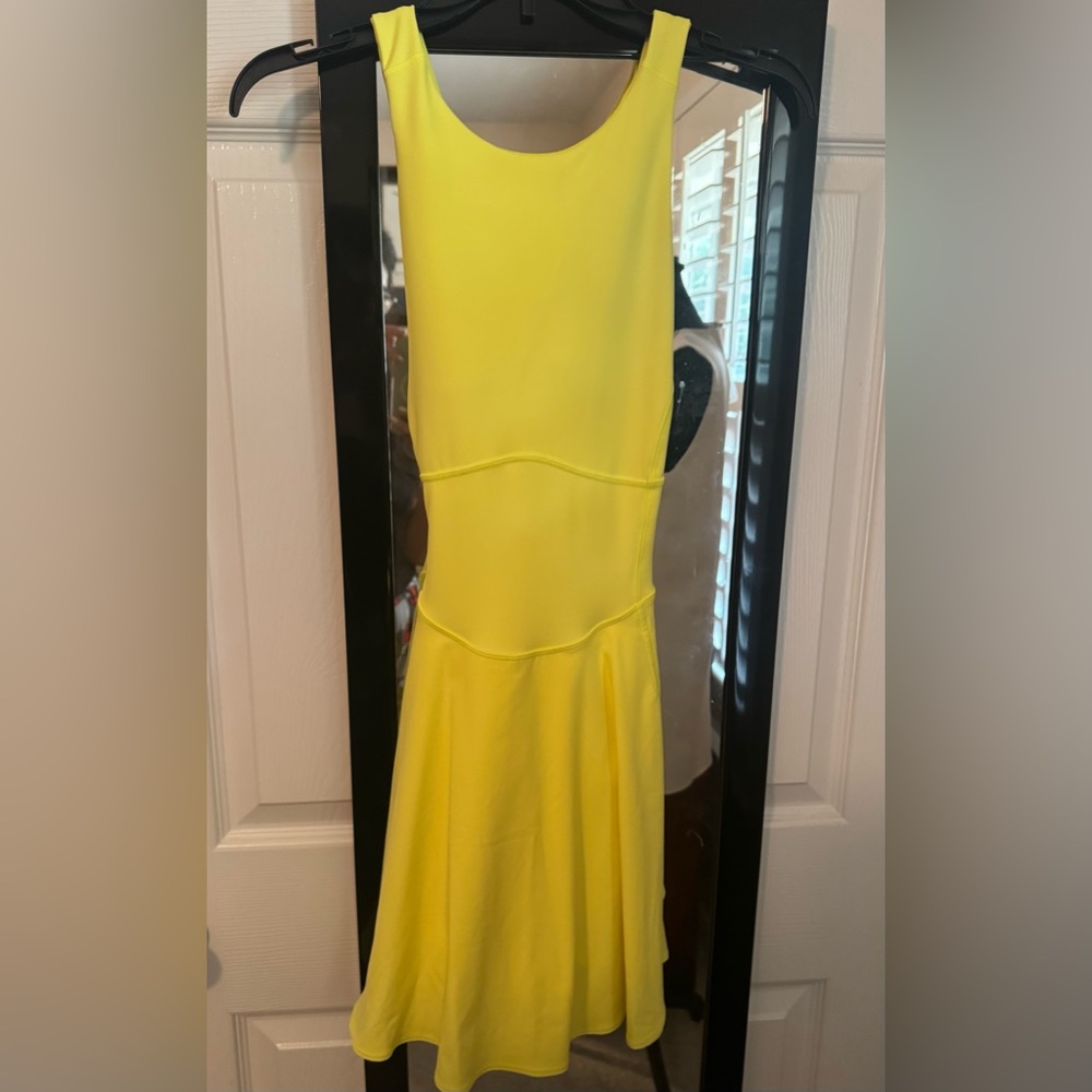 New Court Crush Elegant Yellow Sleeveless Dress Size 4